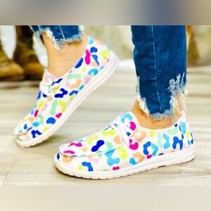 BRAND NEW GORGEOUS Gypsy Jazz White/Rainbow Leopard Boat Shoes